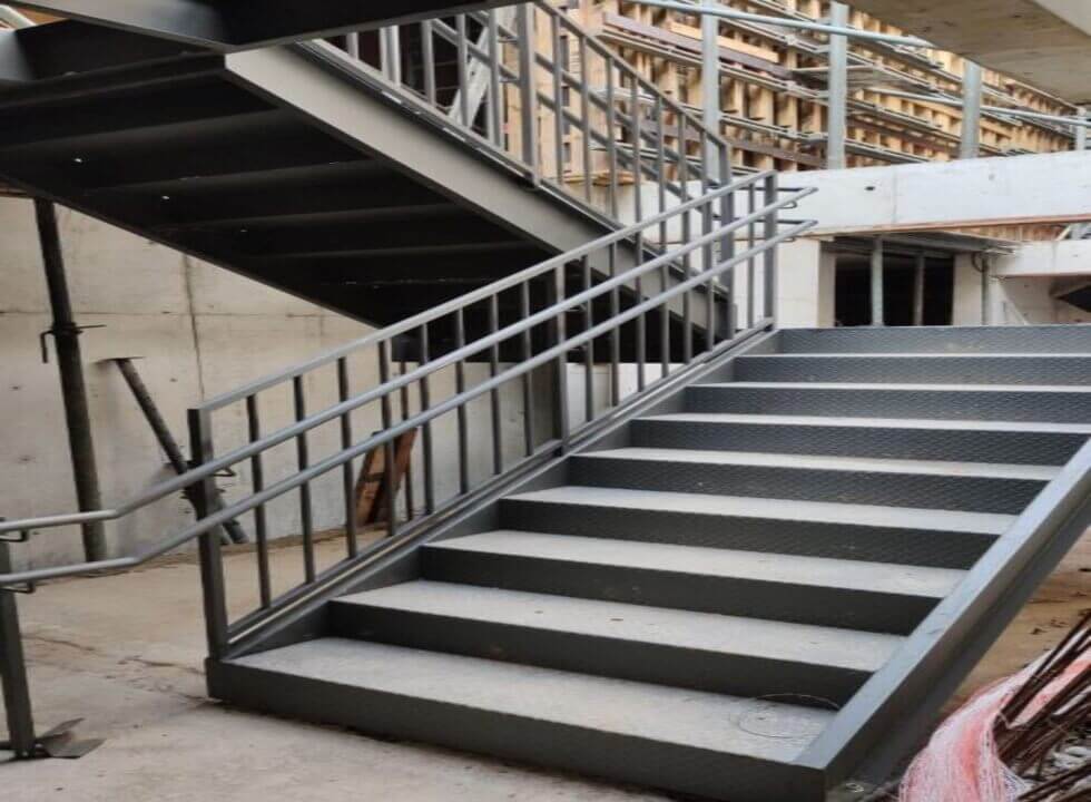 Escada metálica - Maio de 2021