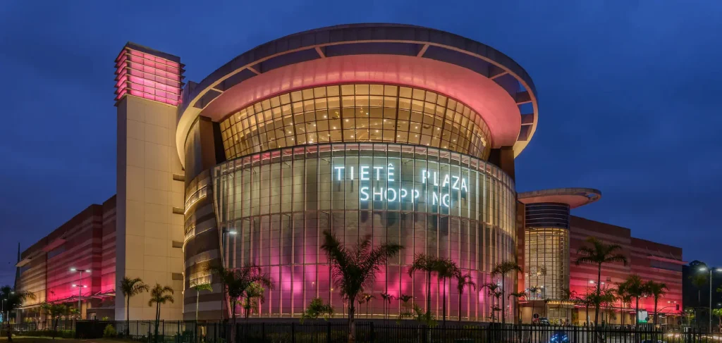 Tiete Plaza Shopping visto a noite