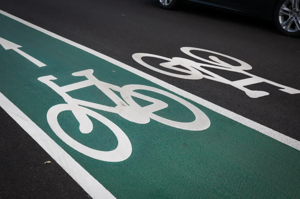 foto de ciclovia no chão